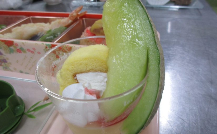敬老会の食事　(^^♪
