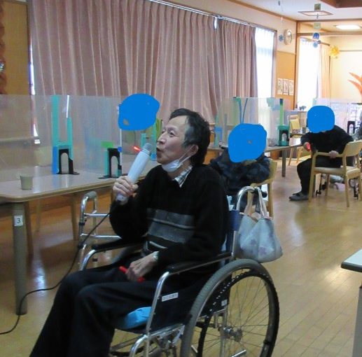 短期入所事業いずみ苑　カラオケレクリエーション